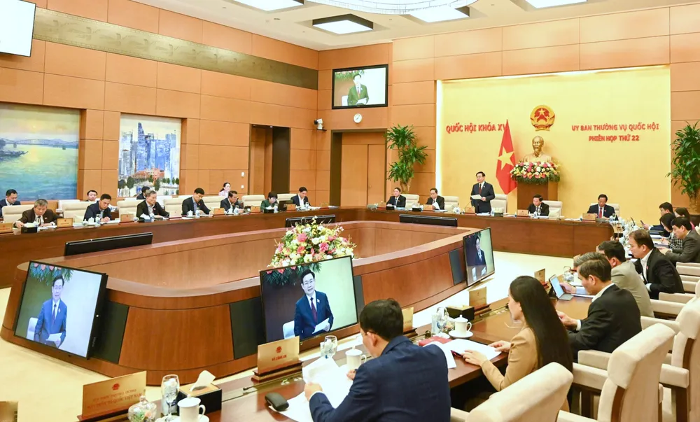 Quang cảnh phiên họp sáng 10-4