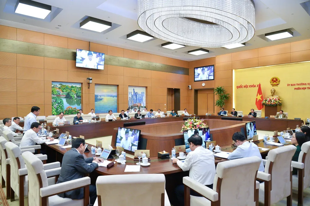 Quang cảnh phiên họp