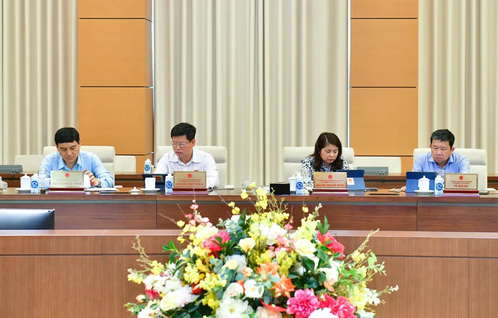 Đại biểu dự họp Đại biểu dự họp