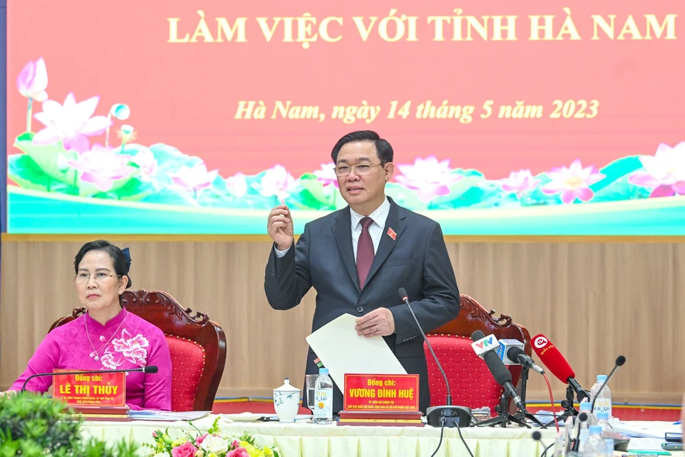 Chủ tịch Quốc hội Vương Đình Huệ phát biểu tại buổi làm việc. Ảnh: VIẾT CHUNG 