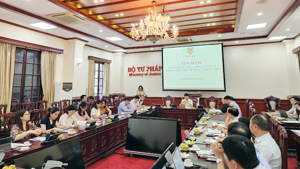 Quang cảnh buổi tọa đàm 