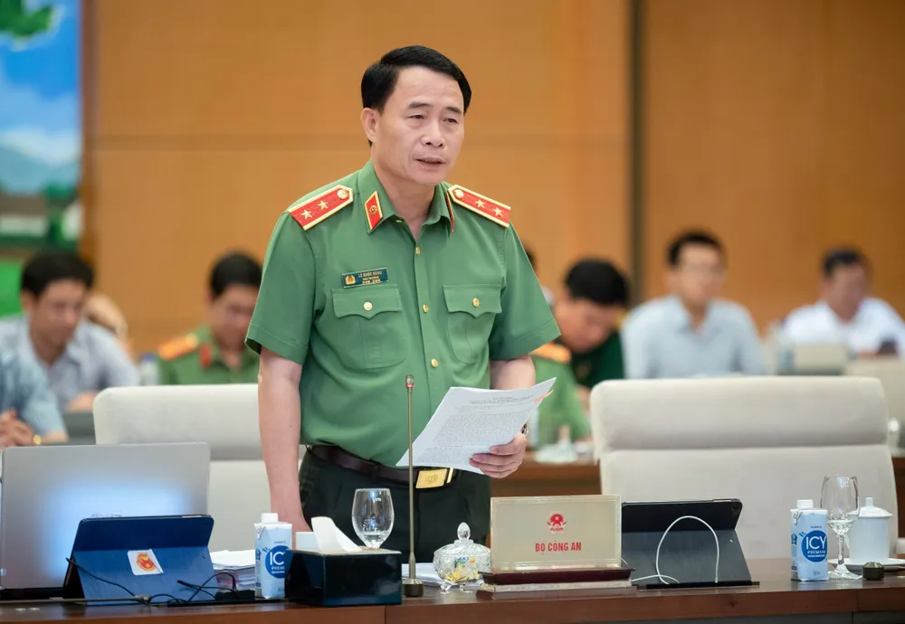 Thứ trưởng Bộ Công an Lê Quốc Hùng giải trình tại phiên họp Thứ trưởng Bộ Công an Lê Quốc Hùng giải trình tại phiên họp