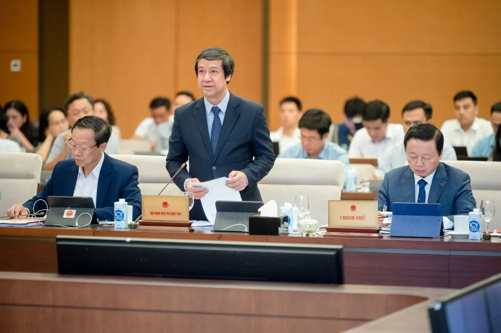 Quang cảnh phiên giám sát