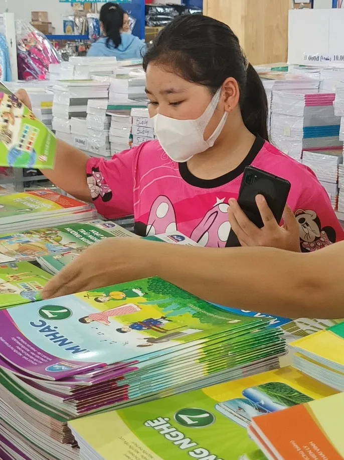 Một số sách giáo khoa có nội dung chưa phù hợp với học sinh, còn khó, kiến thức nặng Một số sách giáo khoa có nội dung chưa phù hợp với học sinh, còn khó, kiến thức nặng