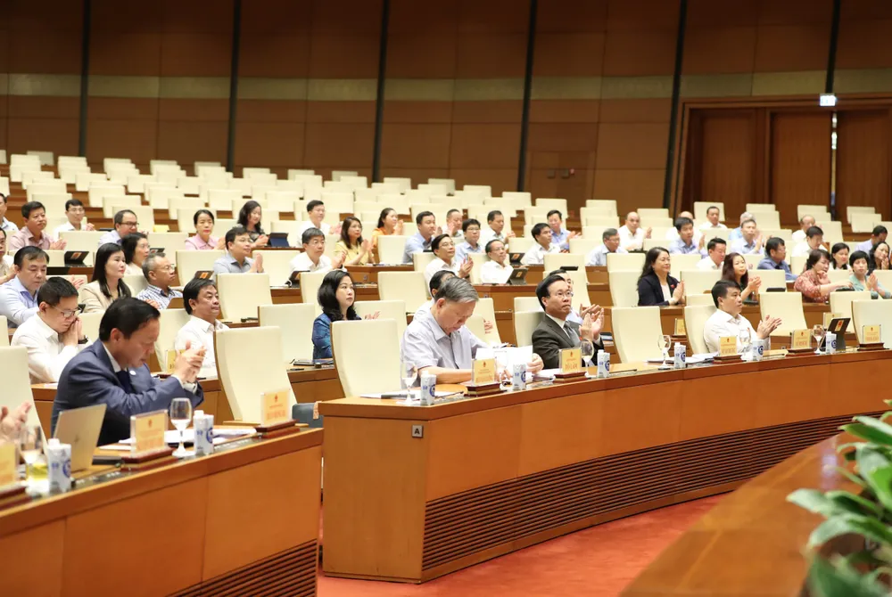 Đại biểu dự phiên chất vấn tại hội trường Diên Hồng. Ảnh: QUANG PHÚC Đại biểu dự phiên chất vấn tại hội trường Diên Hồng. Ảnh: QUANG PHÚC