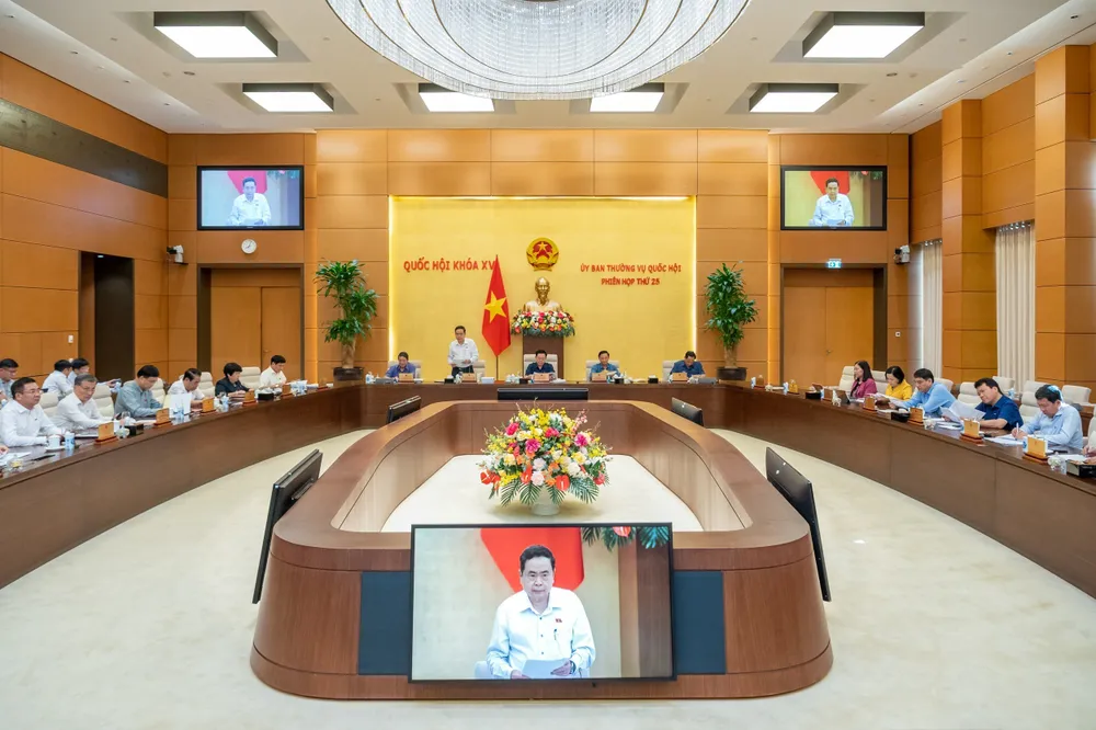 Quang cảnh phiên họp