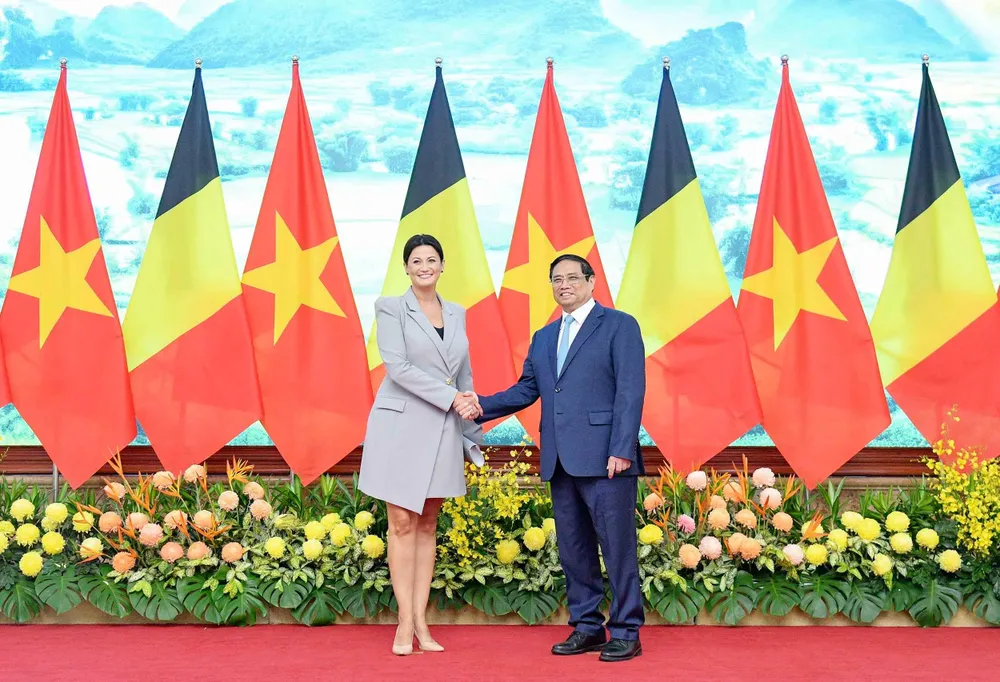 Thủ tướng Phạm Minh Chính đón tiếp Chủ tịch Thượng viện Vương quốc Bỉ Stéphanie D’Hose tại Trụ sở Chính phủ. Ảnh: VIẾT CHUNG Thủ tướng Phạm Minh Chính đón tiếp Chủ tịch Thượng viện Vương quốc Bỉ Stéphanie D’Hose tại Trụ sở Chính phủ. Ảnh: VIẾT CHUNG