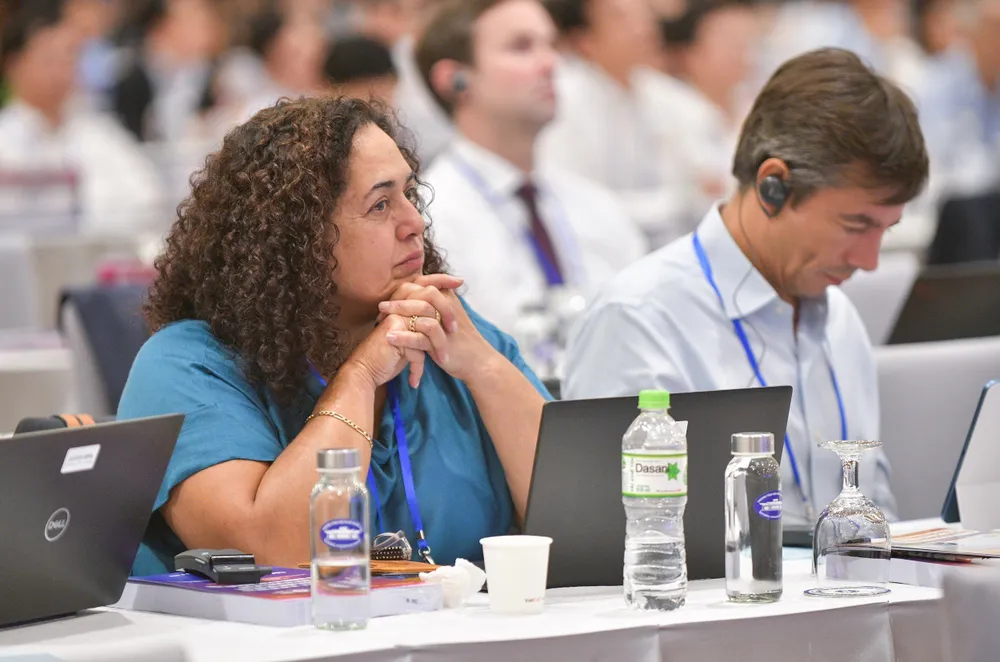 Đại biểu quốc tế tham dự phiên bế mạc diễn đàn