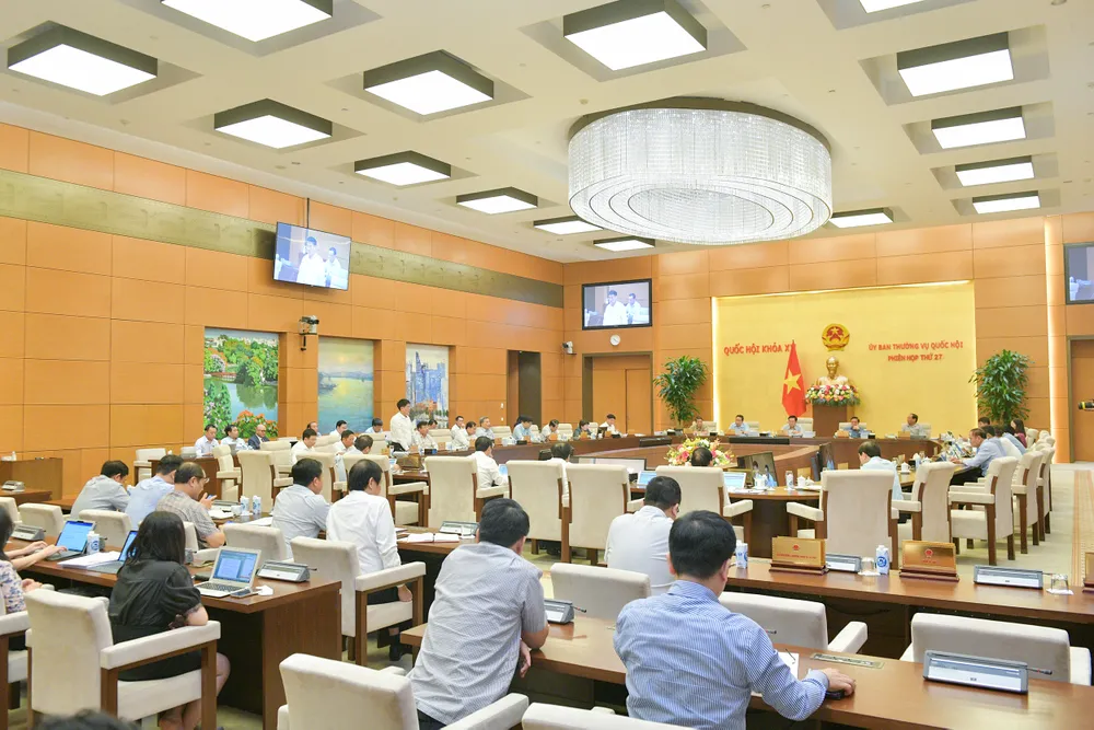 Quang cảnh phiên họp của Ủy ban Thường vụ Quốc hội chiều 12-10