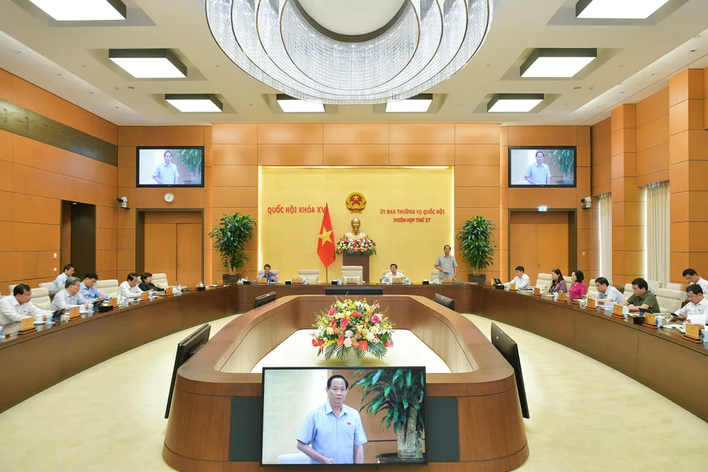 Phó Chủ tịch Quốc hội Trần Quang Phương điều hành thảo luận