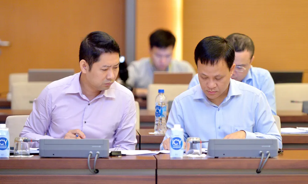 Đại biểu tham dự phiên họp