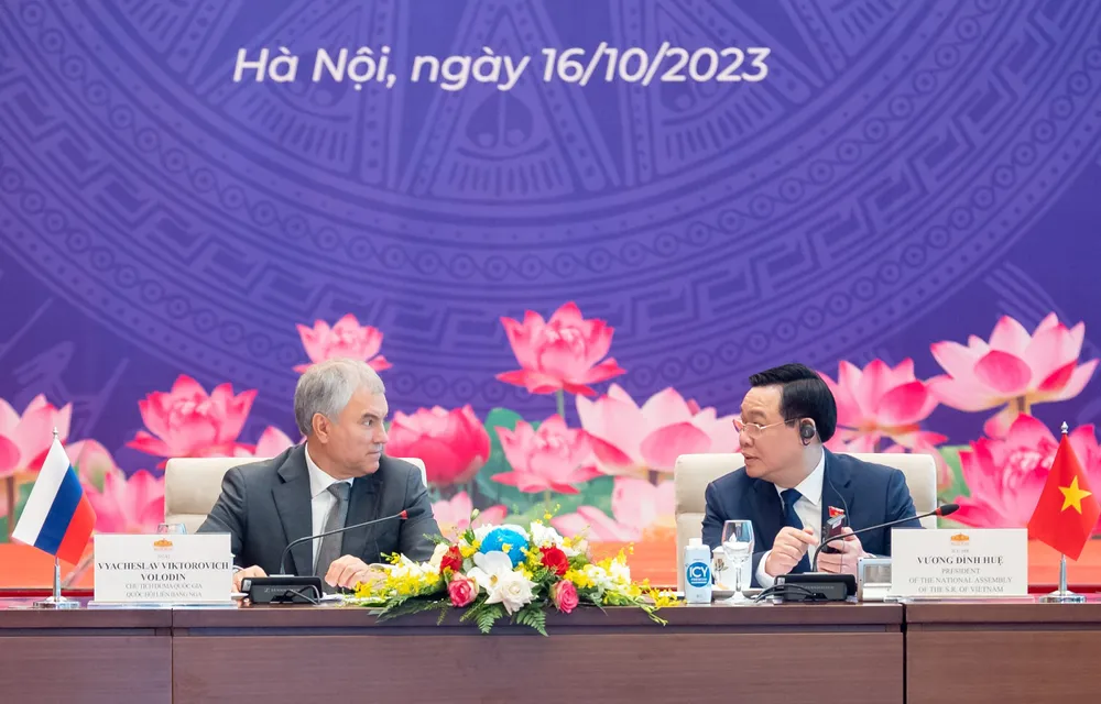 Chủ tịch Quốc hội Vương Đình Huệ và Chủ tịch Duma Quốc gia Quốc hội Liên bang Nga Vyacheslav Viktorovich Volodin Chủ tịch Quốc hội Vương Đình Huệ và Chủ tịch Duma Quốc gia Quốc hội Liên bang Nga Vyacheslav Viktorovich Volodin