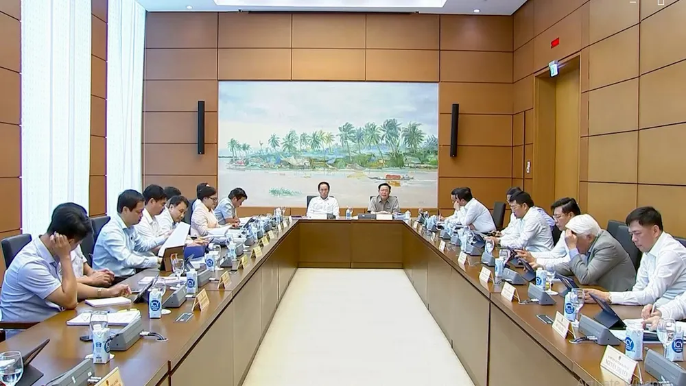 Quang cảnh phiên họp tổ Quang cảnh phiên họp tổ