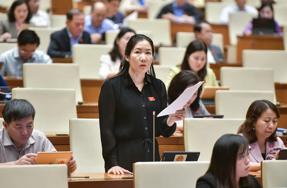 ĐB Trần Thị Thu Phước (Kon Tum) phát biểu tại hội trường Diên Hồng ĐB Trần Thị Thu Phước (Kon Tum) phát biểu tại hội trường Diên Hồng