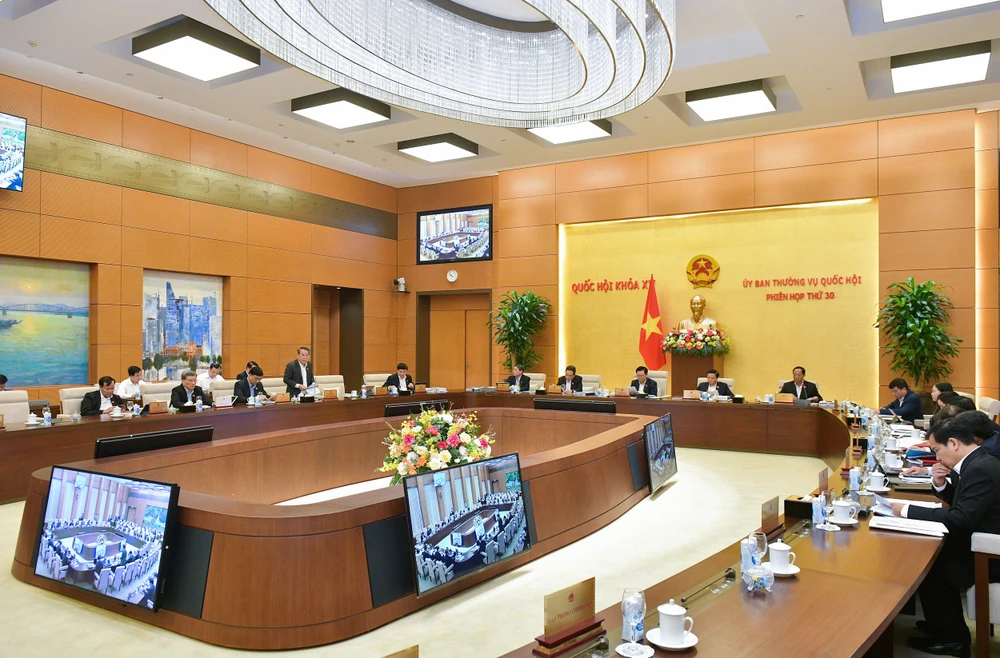Quang cảnh phiên họp toan-canh-30b-4039.jpeg