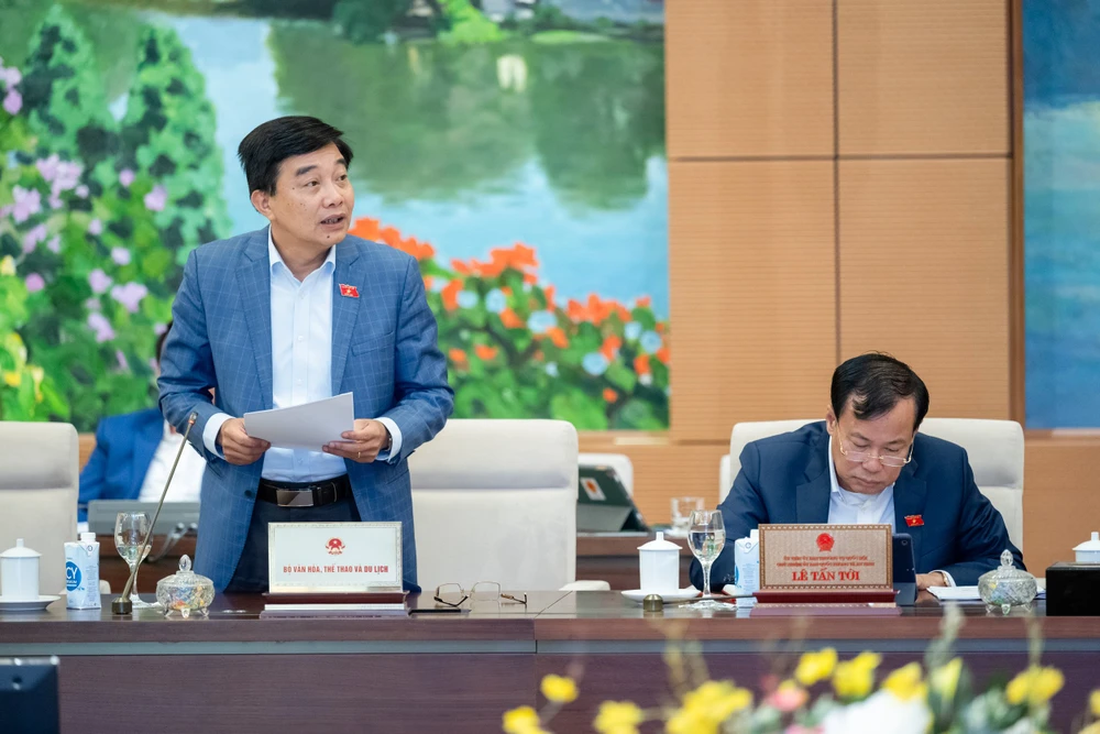 Phó Chủ nhiệm Ủy ban Kinh tế của Quốc hội Nguyễn Minh Sơn báo cáo về dự án Luật Đấu giá tài sản son-14-2403.jpeg