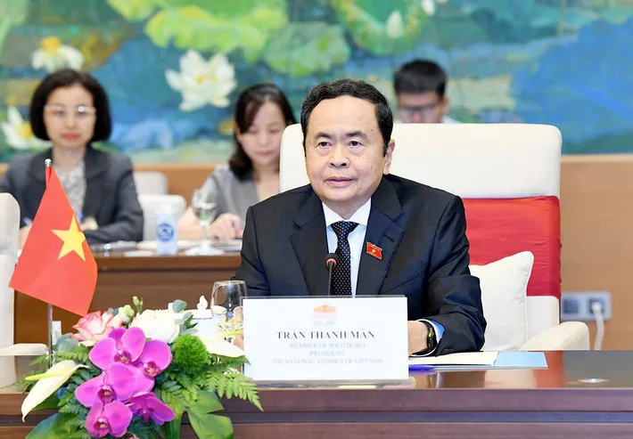 Chủ tịch Quốc hội Trần Thanh Mẫn đề nghị ngài Prabowo Subianto ủng hộ quan hệ hợp tác giữa cơ quan lập pháp hai nước. Ảnh: QUANG PHÚC MẪN 14-2.jpg