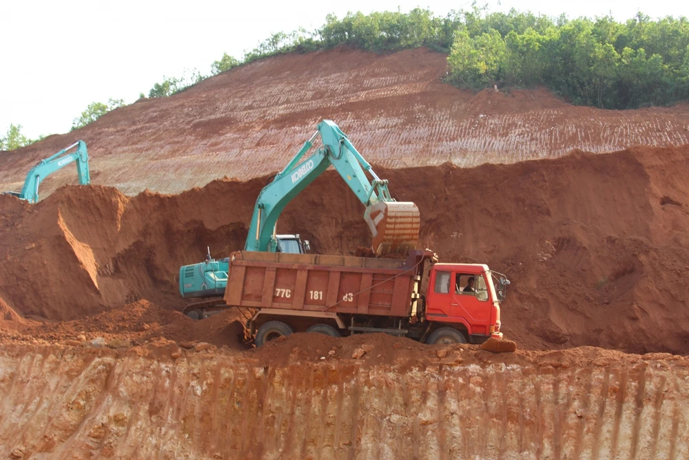 Đề xuất rút gọn các thủ tục về đất đai đối với khai thác khoáng sản làm vật liệu san lấp