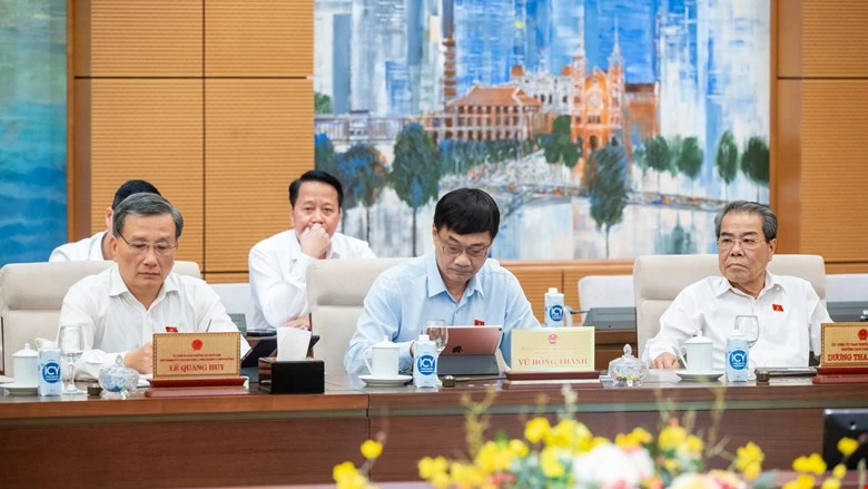 Các thành viên UBTVQH dự họp chiều 7-10 chiều .jpg