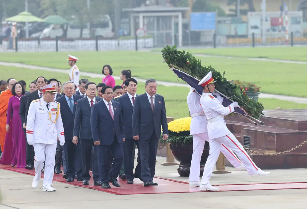 Viếng lăng 1A.jpeg