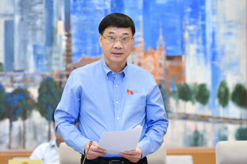 Chủ nhiệm Ủy ban Kinh tế Vũ Hồng Thanh báo cáo thẩm tra THANH 3.jpg