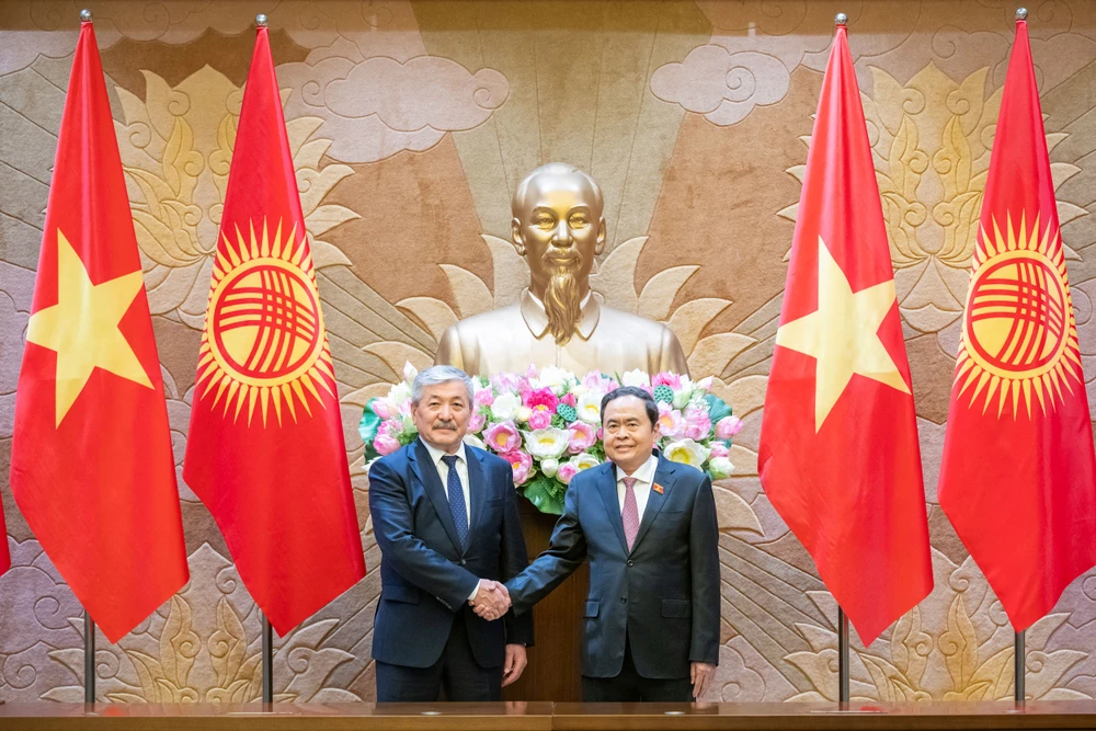 Chủ tịch Quốc hội Trần Thanh Mẫn hội kiến Thủ tướng Cộng hòa Kyrgyzstan Adylbeek Kasymaliev tại Nhà Quốc hội. Ảnh: QUANG PHÚC