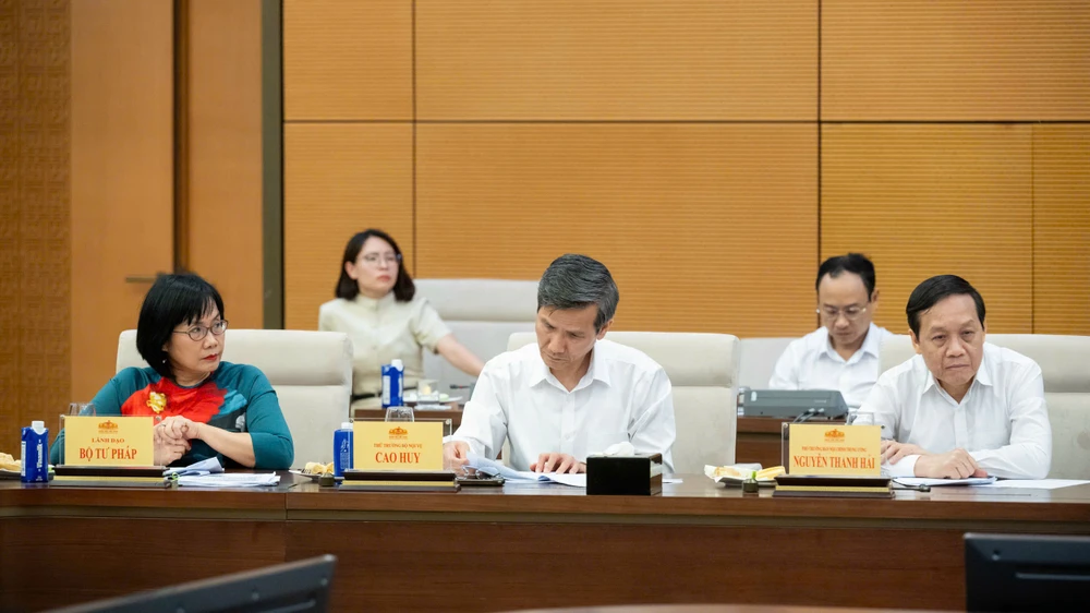 Thành viên ủy ban dự họp DỰ 5.jpeg