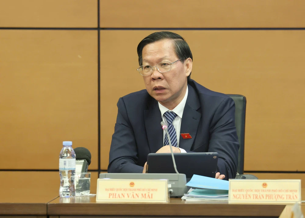 Chủ nhiệm Ủy ban Kinh tế và Tài chính của Quốc hội - Phan Văn Mãi, phát biểu tại phiên họp tổ ĐBQH TPHCM. Ảnh: QUANG PHÚC MÃI YK.jpeg