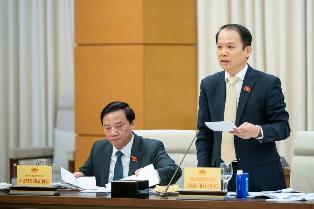 Ông Hoàng Thanh Tùng, Chủ nhiệm Ủy ban Pháp luật và Tư pháp của Quốc hội, Ủy viên Thường trực Ủy ban dự thảo sửa đổi Hiến pháp trình bày tóm tắt 6 văn bản TÙNG 5.jpeg
