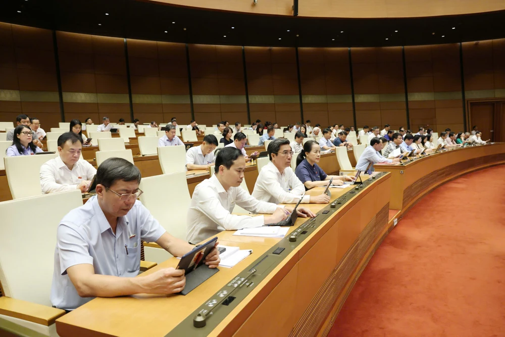 Đại biểu dự phiên họp toàn thể của Quốc hội sáng 7-5. Ảnh: QUANG PHÚC HT - NGHIÊNG .jpeg
