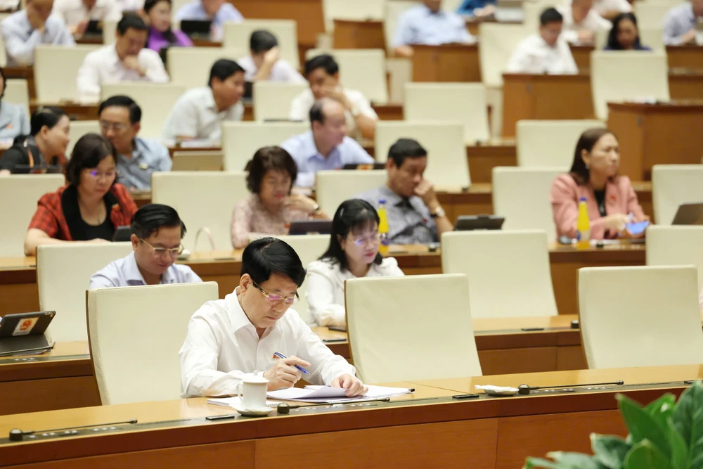 Chủ tịch nước Lương Cường và các đại biểu Quốc hội dự phiên họp sáng 9-5. Ảnh: QUANG PHÚC CƯỜNG VÀ HT 9.jpeg