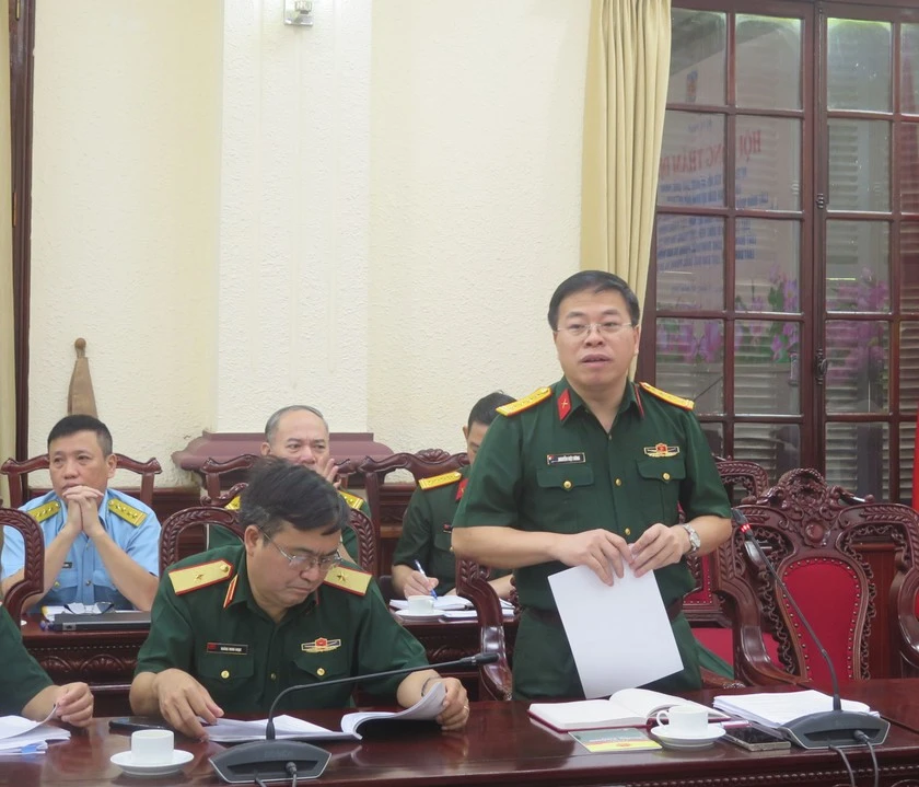 Đại tá Nguyễn Việt Dũng, Vụ trưởng Vụ pháp chế, Bộ Quốc phòng báo cáo về dự án luật DŨNG BQP.jpg