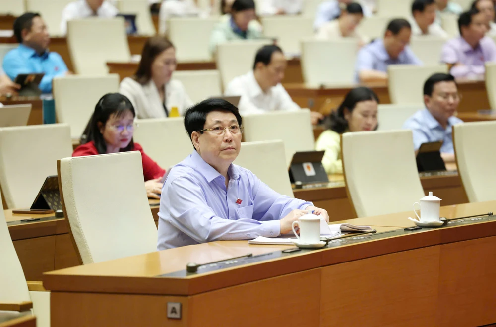 Chủ tịch nước Lương Cường và các đại biểu dự phiên họp Quốc hội sáng 13-5. Ảnh: QUANG PHÚC lương cường và đb 13.jpg