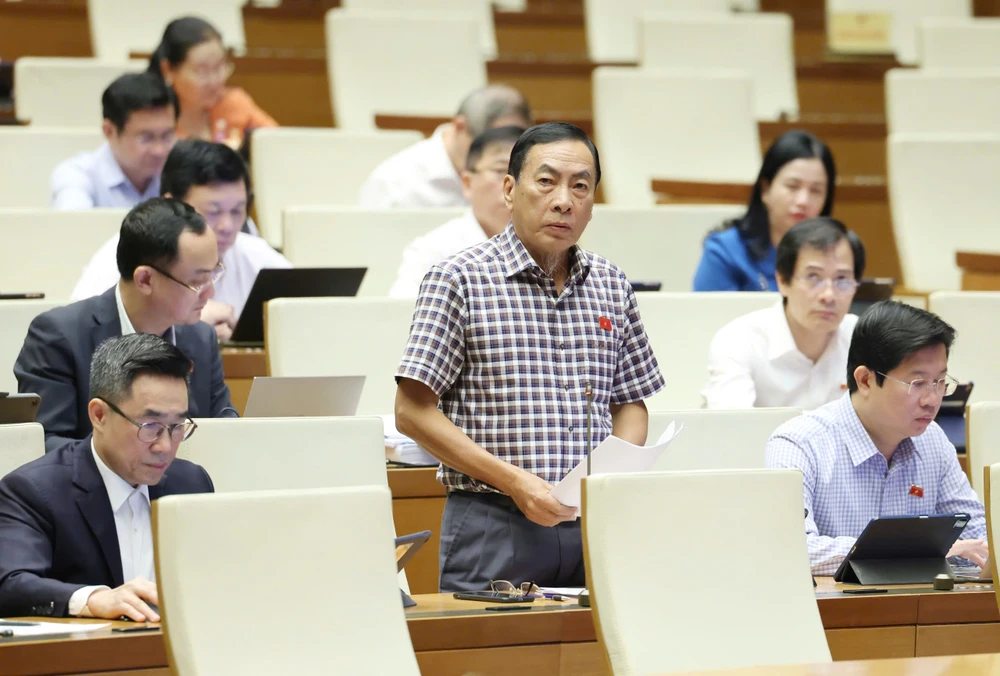 Đại biểu Phạm Văn Hòa (Đồng Tháp) phát biểu tại hội trường sáng 13-5. Ảnh: QUANG PHÚC