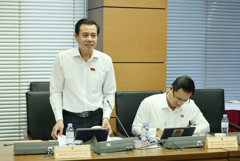 ប្រតិភូ Tran Anh Tuan (HCMC) បានពិភាក្សាក្នុងក្រុម។ រូបថត៖ QUANG PHUC TUẤN 23.jpeg
