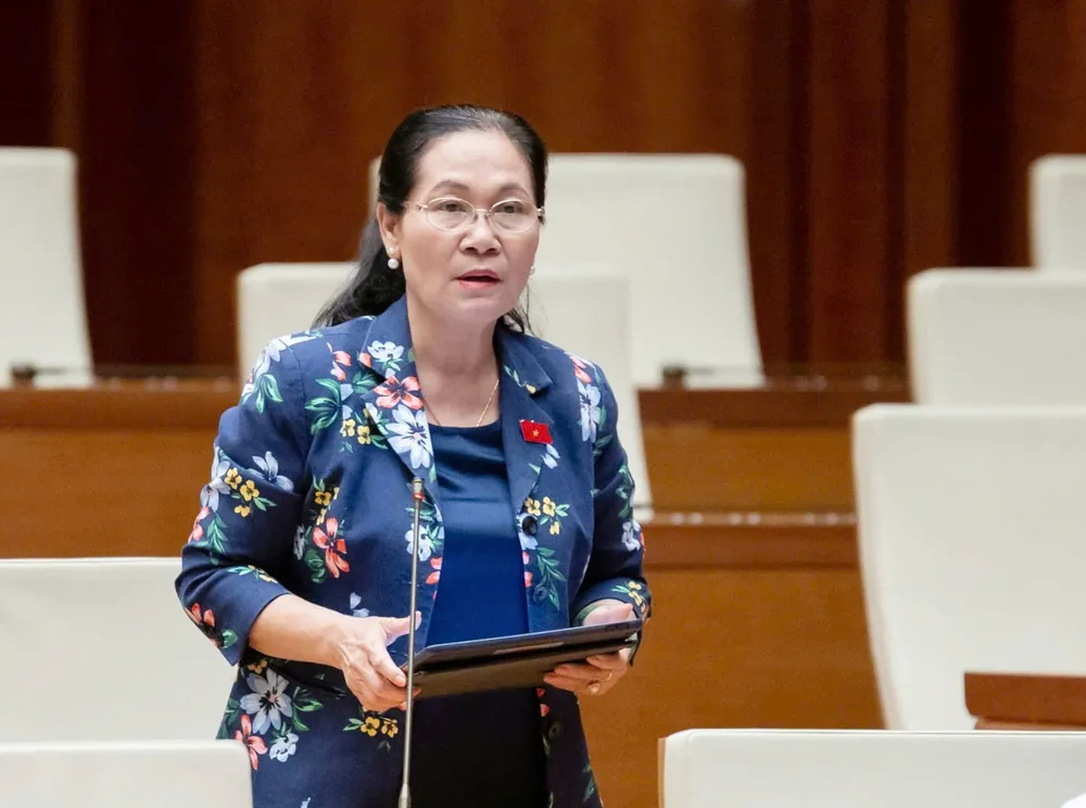 ĐB Nguyễn Thị Lệ, Phó Bí thư Thành ủy, Chủ tịch HĐND TPHCM phát biểu tại hội trường Diên Hồng, chiều 27-5. Ảnh: VIẾT CHUNG LỆ .jpg