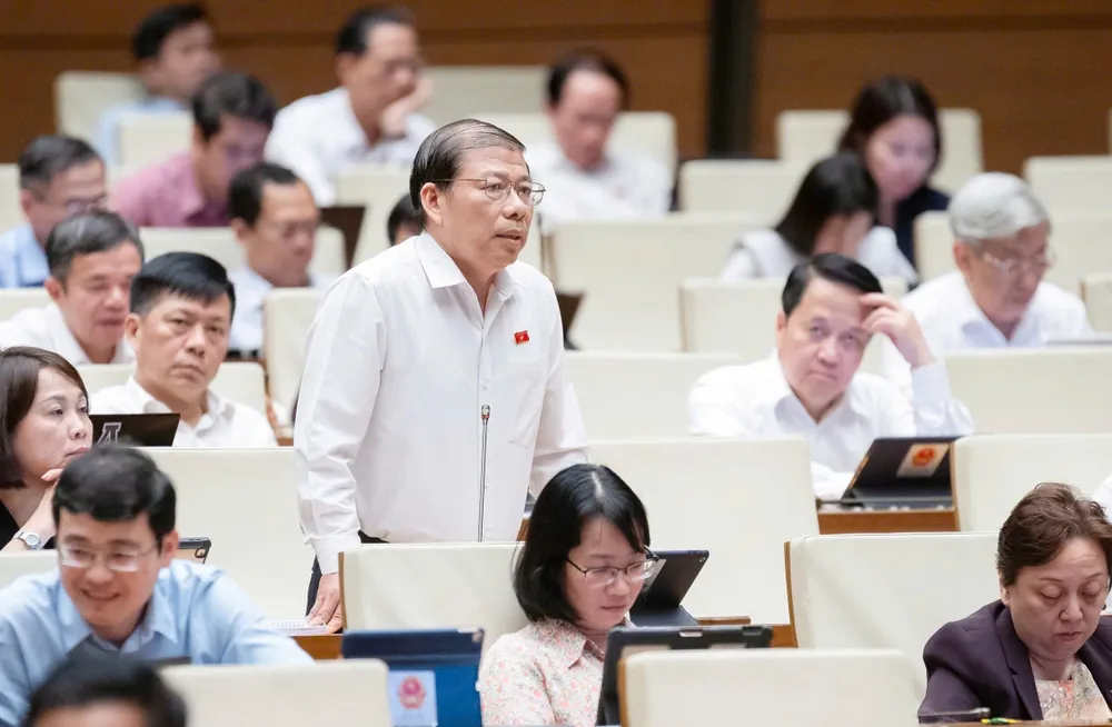 ĐB Nguyễn Thanh Sang (TPHCM) phát biểu tại hội trường Diên Hồng chiều 27-5. Ảnh: VIẾT CHUNG SANG .jpg