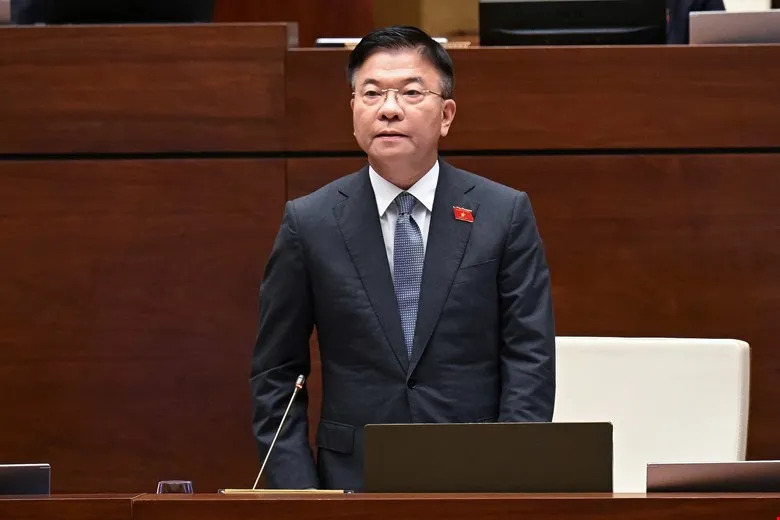 Phó Thủ tướng Chính phủ Lê Thành Long phát biểu tại hội trường Diên Hồng cuối buổi sáng 27-5. Ảnh: VIẾT CHUNG
