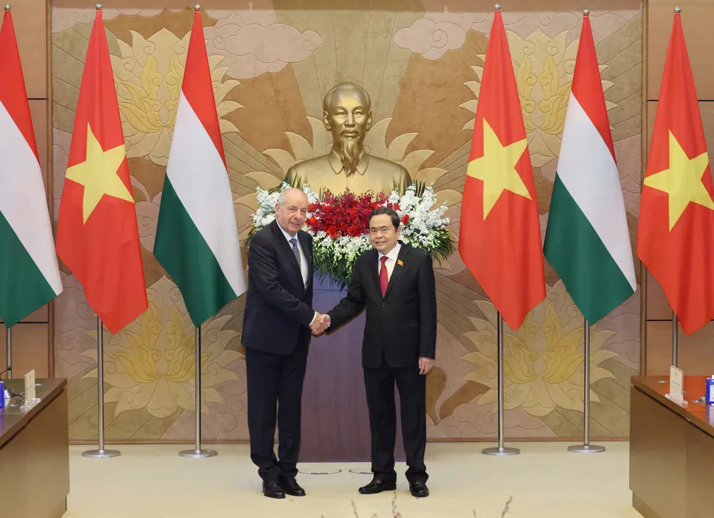 Chủ tịch Quốc hội Trần Thanh Mẫn hội kiến Tổng thống Hungary Sulyok Tamás, chiều 28-5. Ảnh: QUANG PHÚC