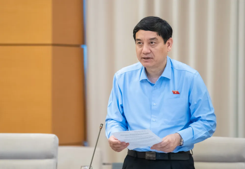 Chủ nhiệm Ủy ban Văn hóa và Xã hội Nguyễn Đắc Vinh trình bày quan điểm thẩm tra CN UBVHXH Nguyễn Đắc Vinh.jpg