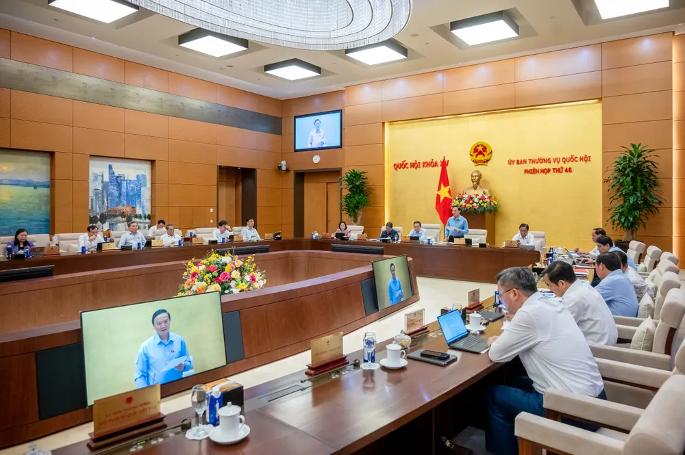 Der stellvertretende Vorsitzende der Nationalversammlung, Nguyen Khac Dinh, leitete die Sitzung. QC CHÉO - ĐỊNH.jpg