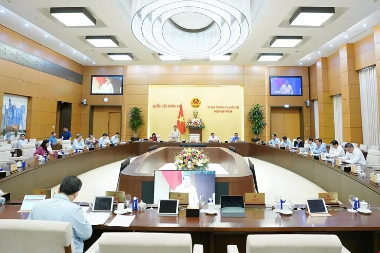 Quang cảnh phiên họp UBTVQH chiều 4-6 UB chiều 4.jpg
