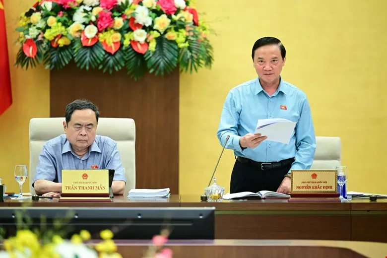Phó Chủ tịch Quốc hội Nguyễn Khắc Định điều hành phiên họp ĐINH.jpg