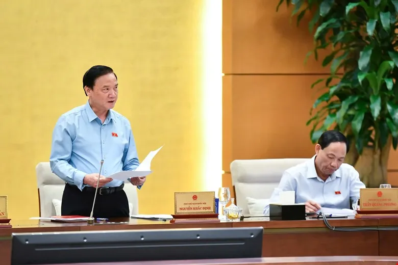Phó Chủ tịch Quốc hội Nguyễn Khắc Định điều hành phiên họp