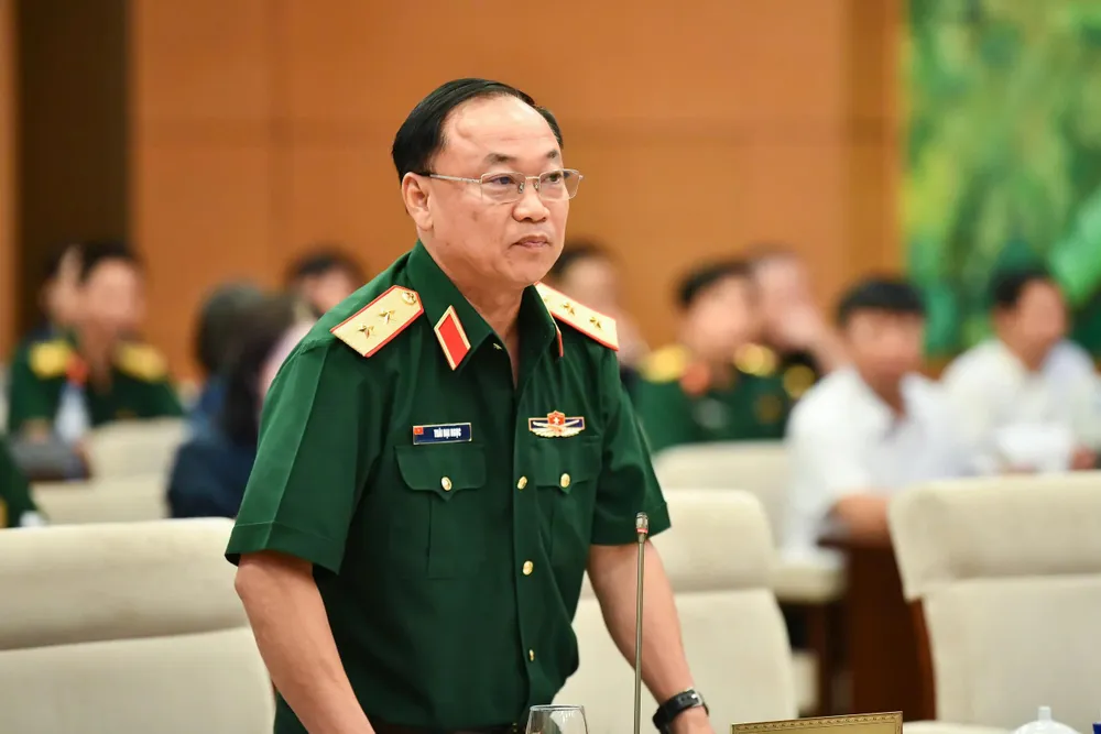 Trung tướng Thái Đại Ngọc, Phó Tổng tham mưu trưởng Quân đội nhân dân Việt Nam, báo cáo tại phiên họp