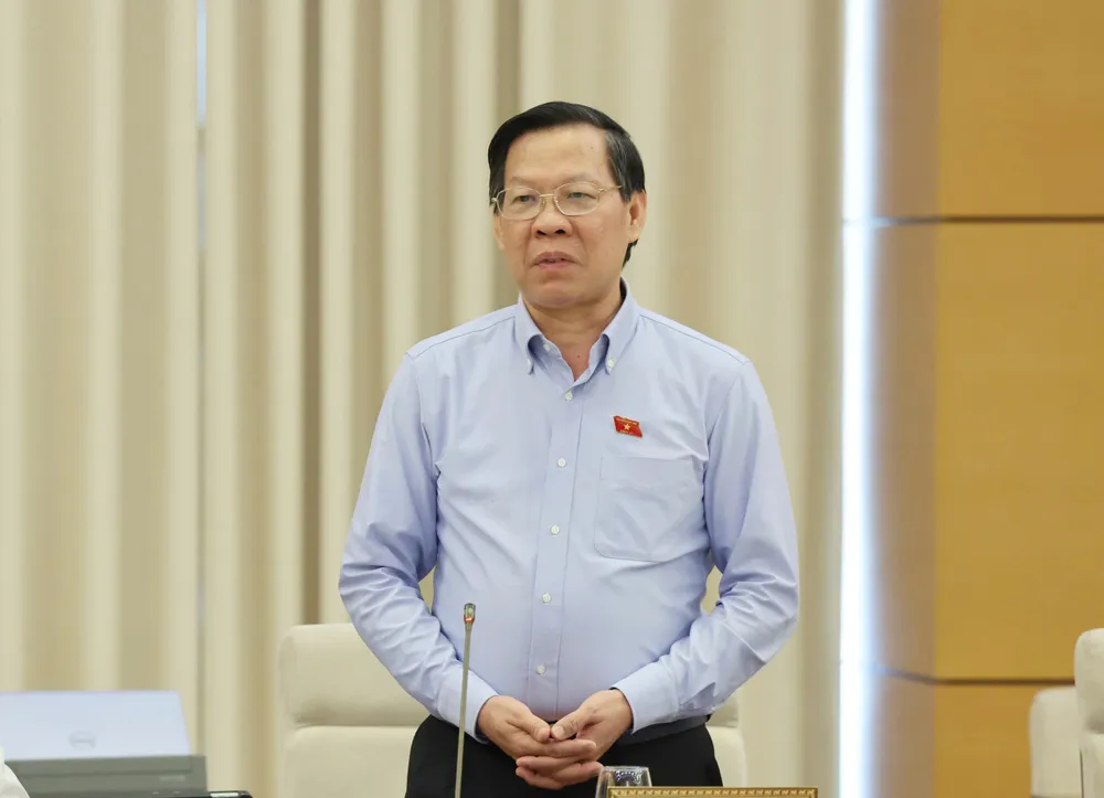 Der Vorsitzende des Wirtschafts- und Finanzausschusses, Phan Van Mai, stellte seine Einschätzung vor. Foto: QUANG PHUC mãi 10.jpg