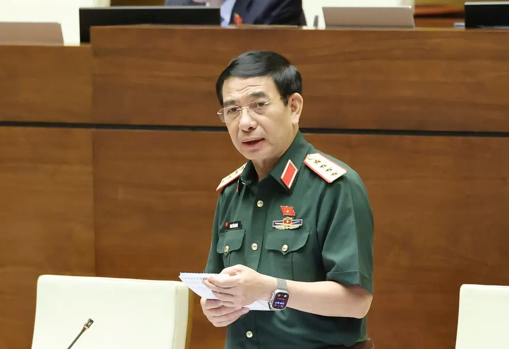 Bộ trưởng Bộ Quốc phòng Phan Văn Giang phát biểu tại phiên họp. Ảnh: QUANG PHÚC