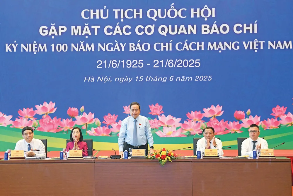 Chủ tịch Quốc hội Trần Thanh Mẫn chủ trì cuộc gặp mặt. Ảnh: LÂM HIỂN MẪN 2.jpg