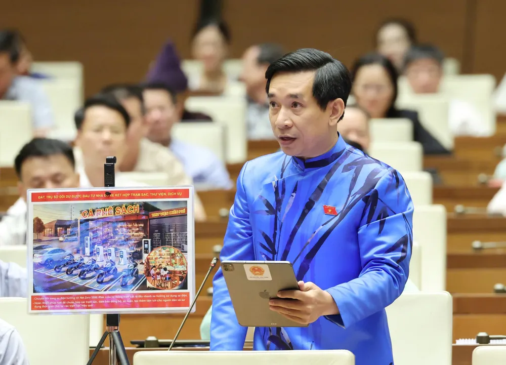 ĐB Nguyễn Văn Cảnh (Bình Định) hiến kế sử dụng các trụ sở dôi dư sau sắp xếp. Ảnh: QUANG PHÚC
