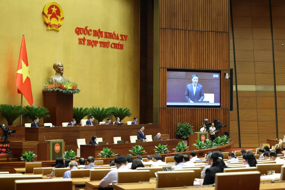 Quang cảnh phiên chất vấn. Ảnh: QUANG PHÚC nghiêng.jpeg